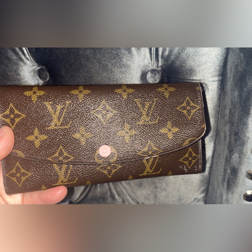 100% Authentic Louis Vuitton emilie wallet with rose ballerine interior💕